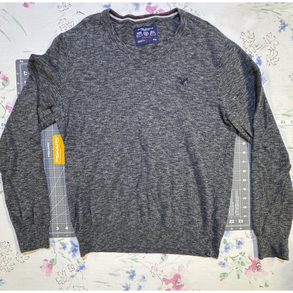 American Eagle Men's Medium Athletic Fit Gray V-Neck Pullover Cotton Sweater